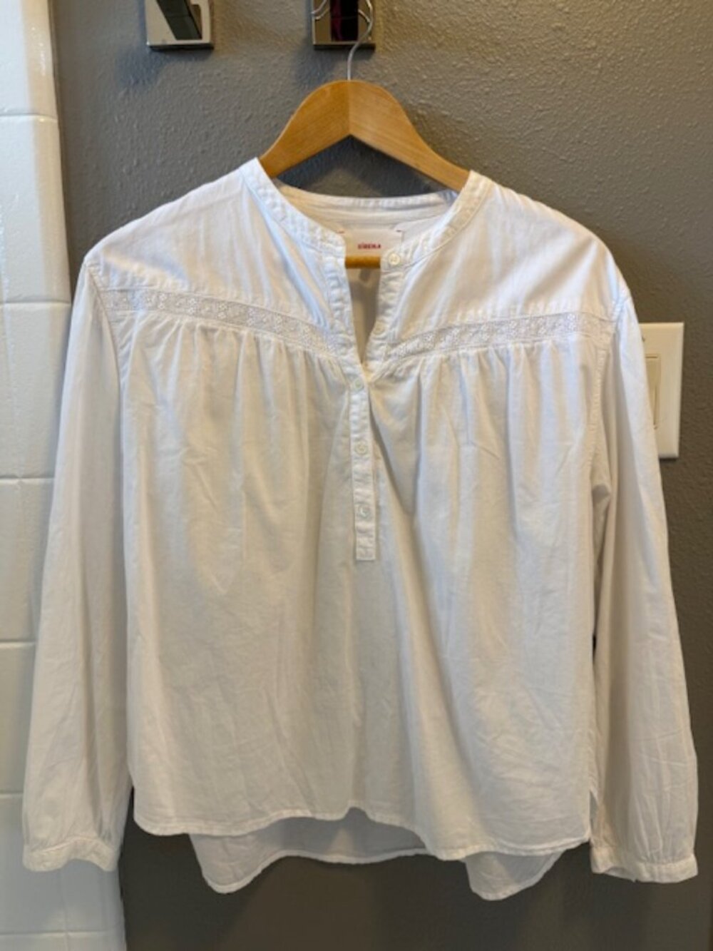 Xirena white long sleeve 100% cotton blouse with embroidery detail - size small